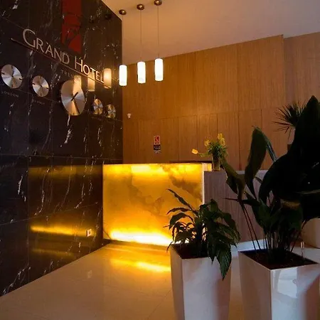 Grand 4*